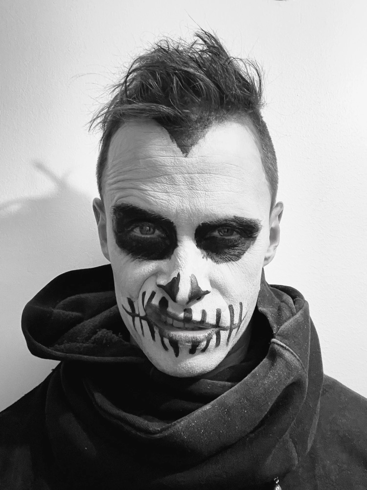 Mattias in skull face paint