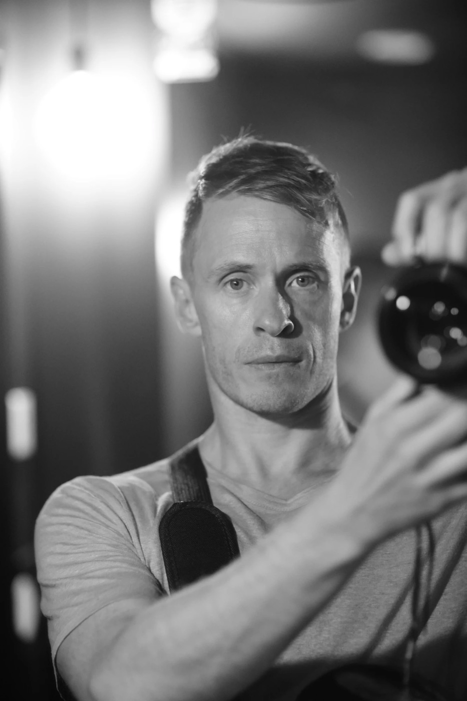 Mattias holding a camera